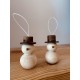Pupazzo di neve duo appendino in legno cirmolo/noce (6,5 cm) Fatto a mano